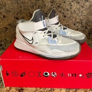 Nike Kyrie size (PS) 2Y